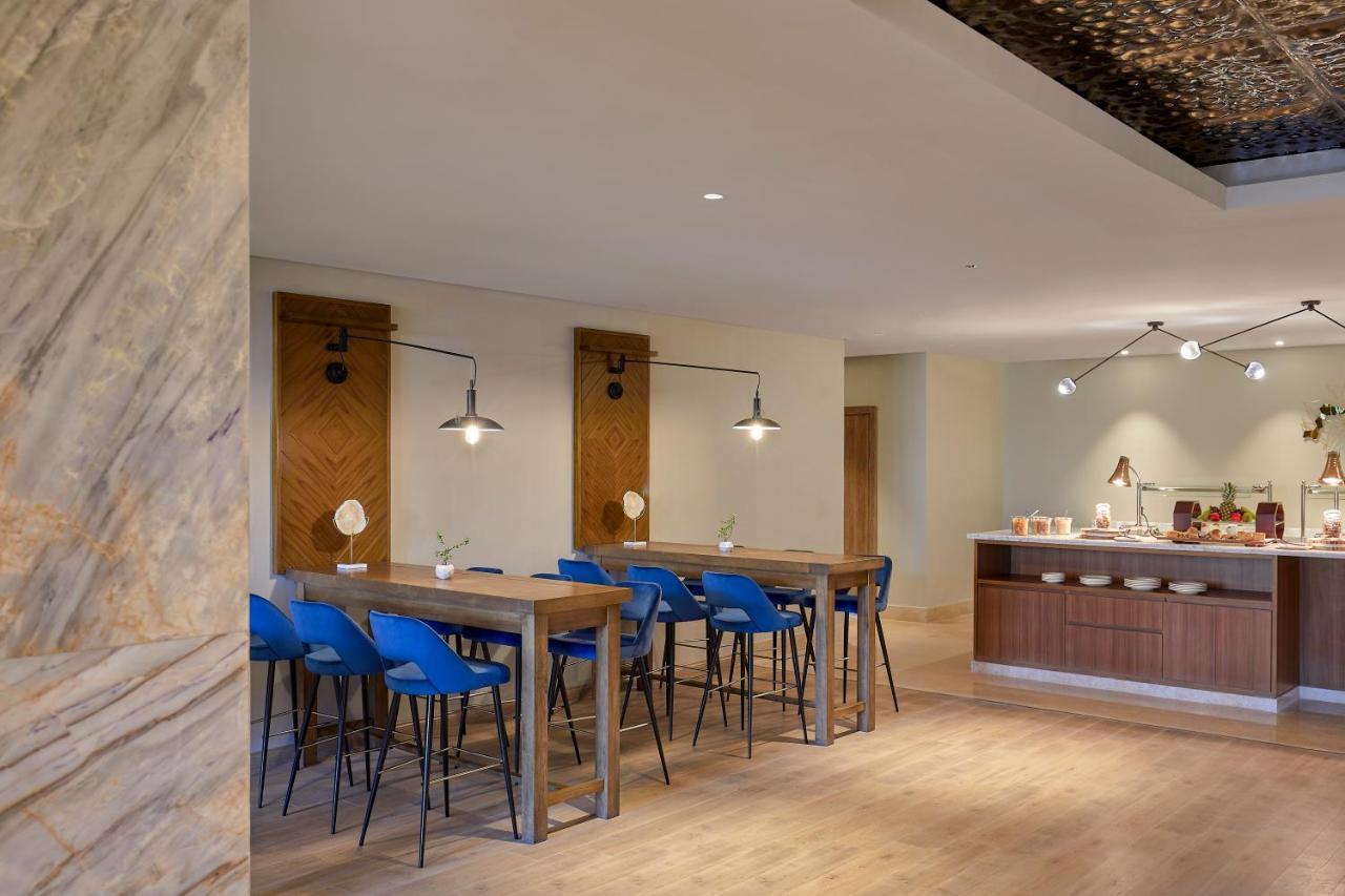 Готель Hyatt Regency Cairo West Місто ім. 6 Жовтня Екстер'єр фото The lounge at the airport